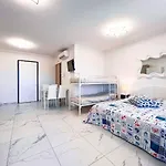 In 42838 * Μπιμπιόνε